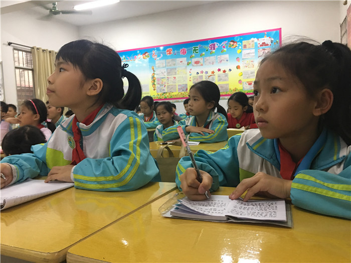 2019年4月15日，蔡恒敏编辑为石羊塘小学小记者授课《校园新闻的定义和特点》5.JPG