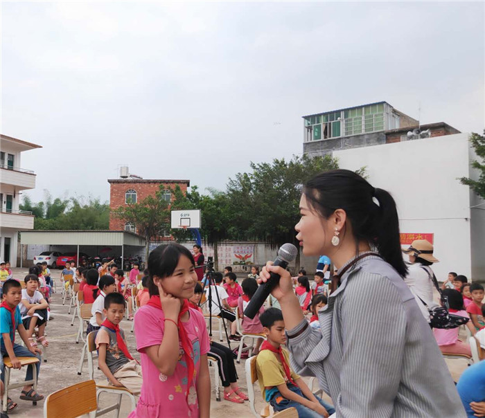 石江小学读书活动 .jpg