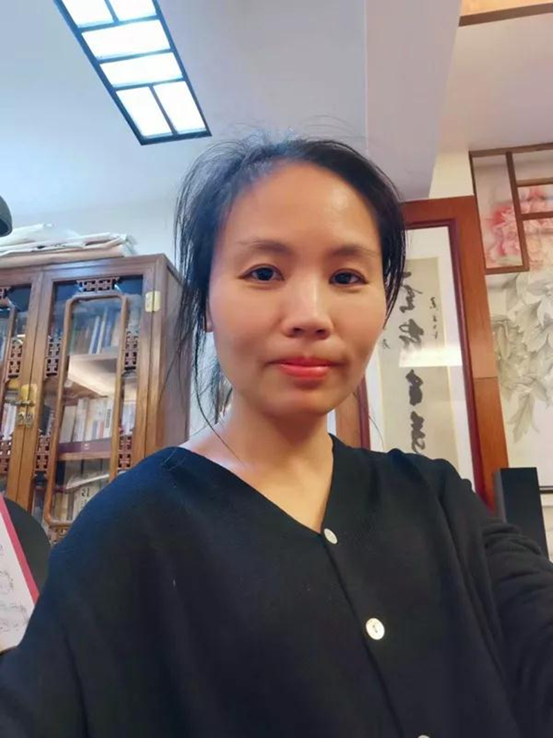 凌丽_副本.jpg