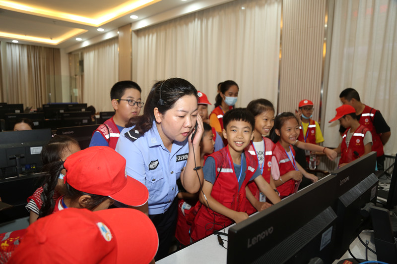 110指挥中心，处警工作.jpg