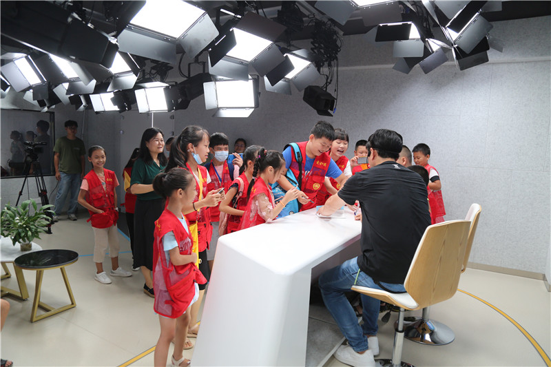 演播厅.jpg