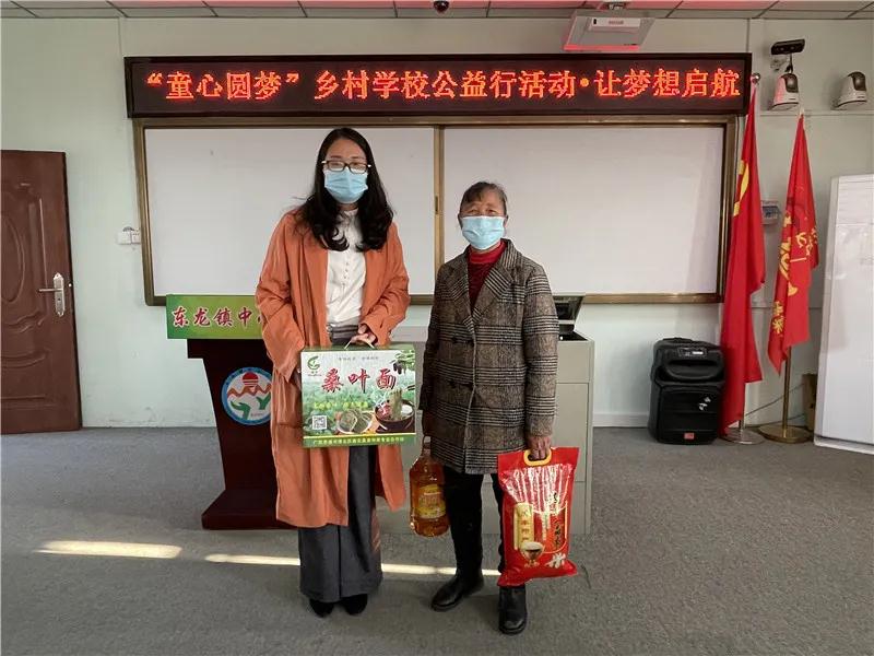 慰问老党员.jpg