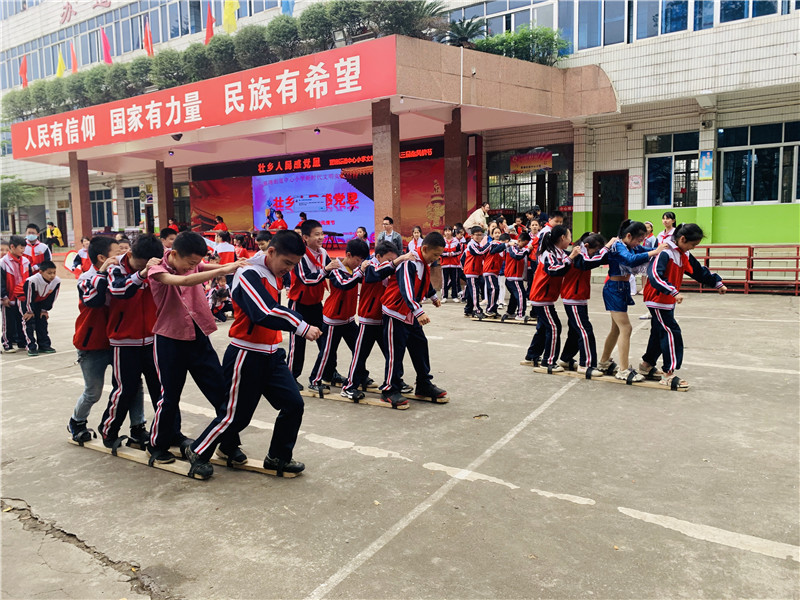 覃塘街道中心小学四月份信息上交（第2次）主题：“壮乡人民感党恩”三月三主题活动(2).jpg