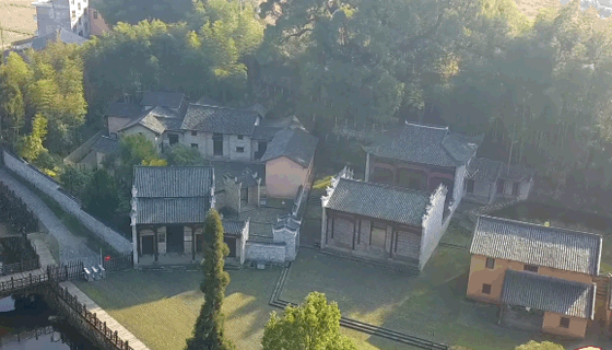 【百年奋斗路 百城访初心】系列报道（视频）：八角楼的灯光照亮幸福路