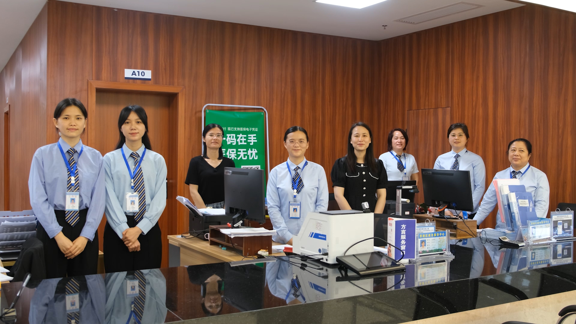 覃塘区医疗保障局：荷城医保 一生守护